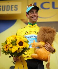 Aru in maglia gialla: le foto di un'impresa 7