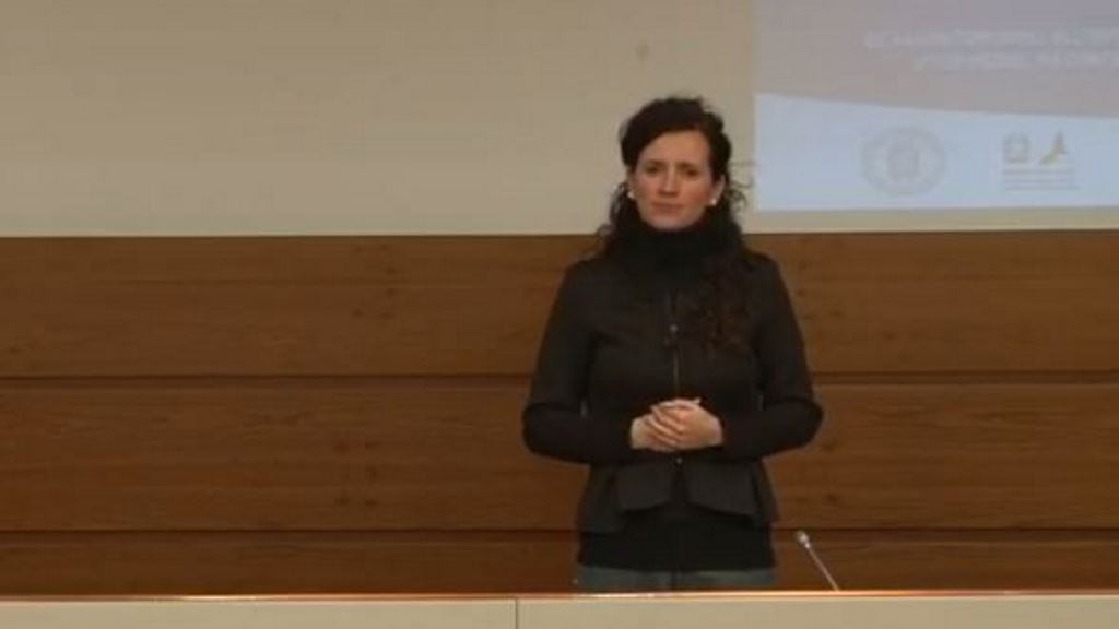 La signora dei "segni" appare alle 18. "Così in tv spiego l'epidemia ai sordi"