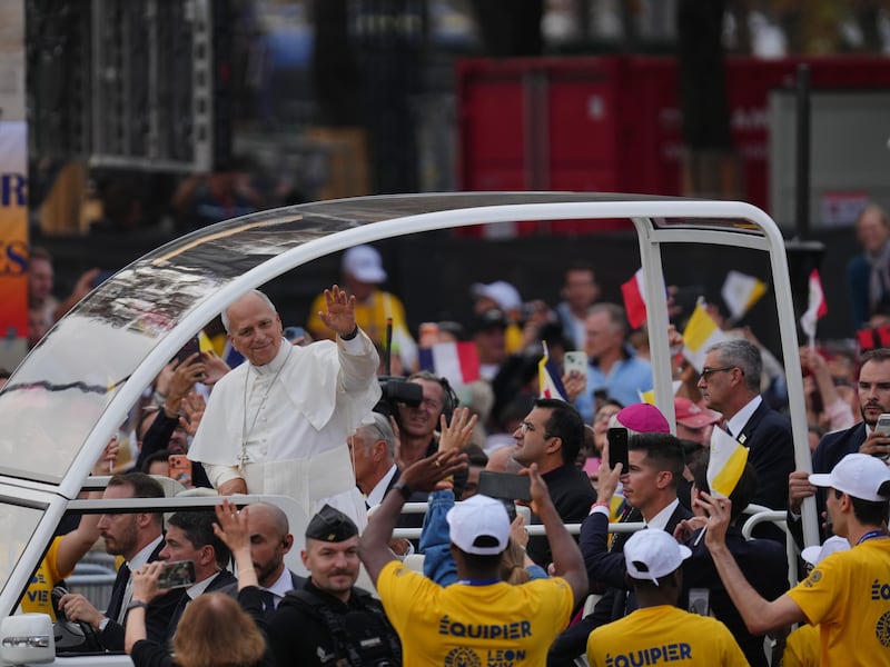 La messa di Leone XIV a Parigi: “Costruite nazione rinnovata a partire dalle radici della fede”. In 700mila ad ascoltare il Papa