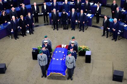 Così l'Europa dice addio a Helmut Kohl, uno dei suoi padri fondatori 18