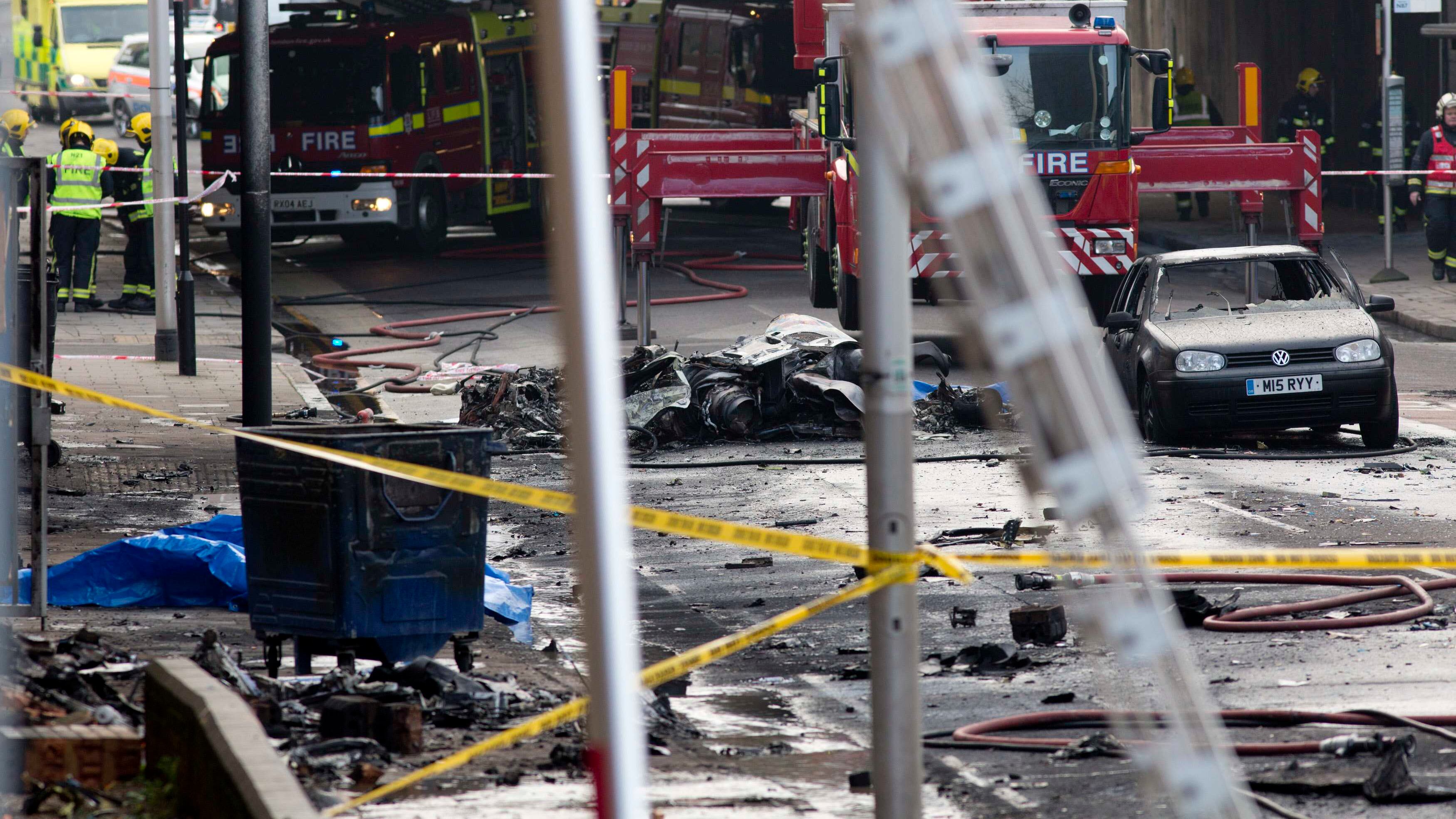 Londra, elicottero si schianta contro una gru: due morti