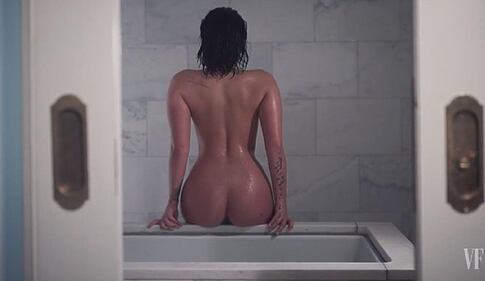 Demi Lovato tutta nuda senza Photoshop 1