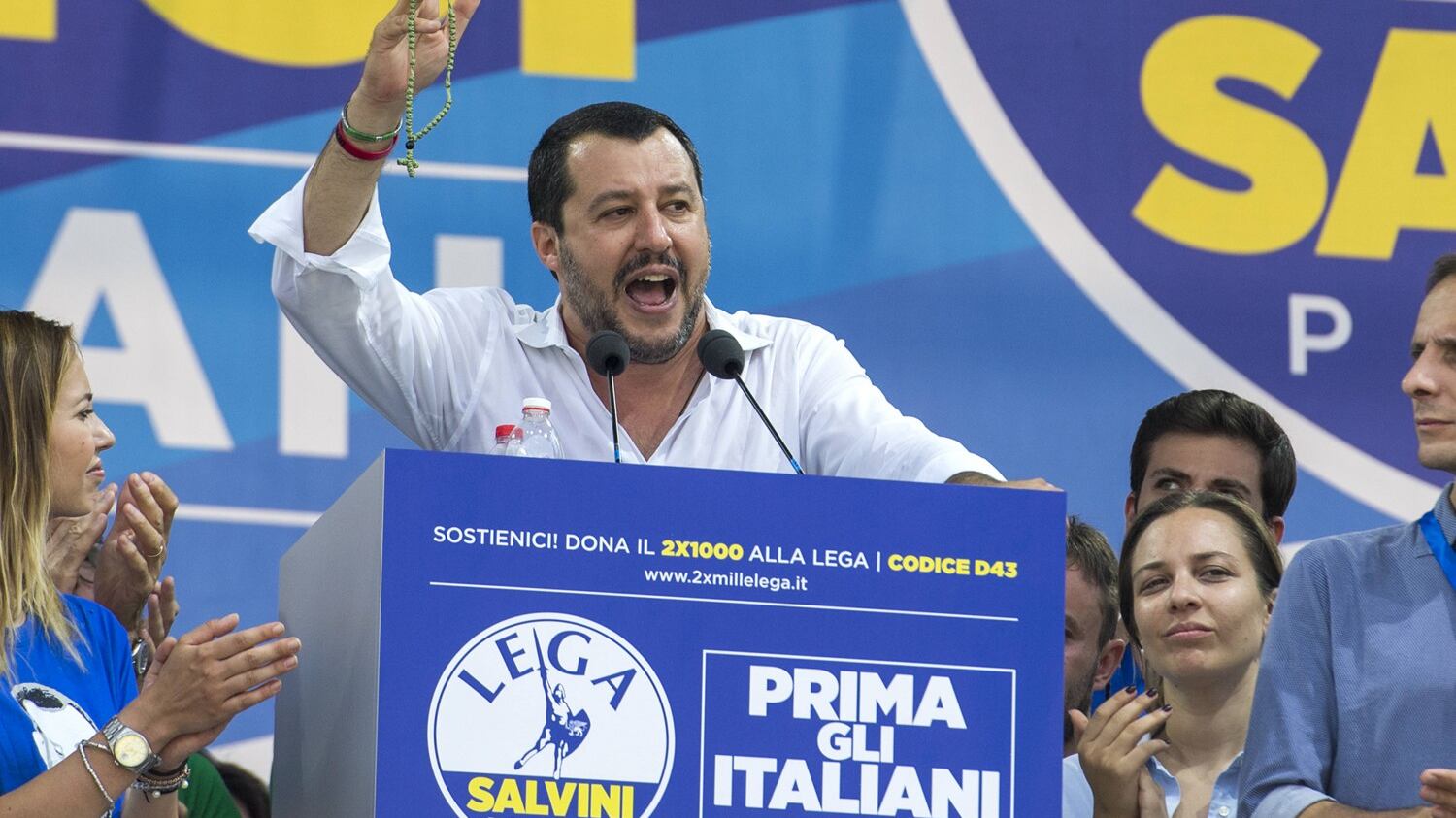 Ma Salvini sfida il procuratore: "Chi vuole porti aperti si candidi"