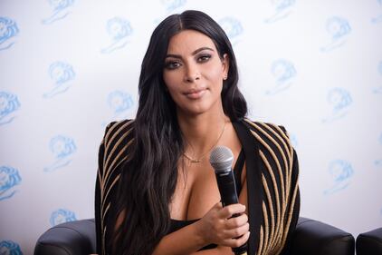 Kim Kardashian torna sui social con un seno esplosivo 10