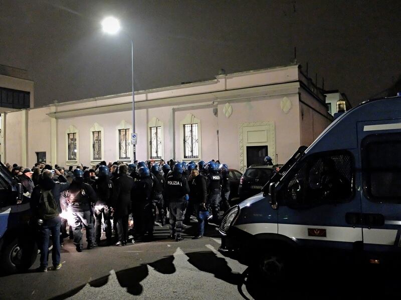 Milano, tensioni al convegno sulle foibe 2