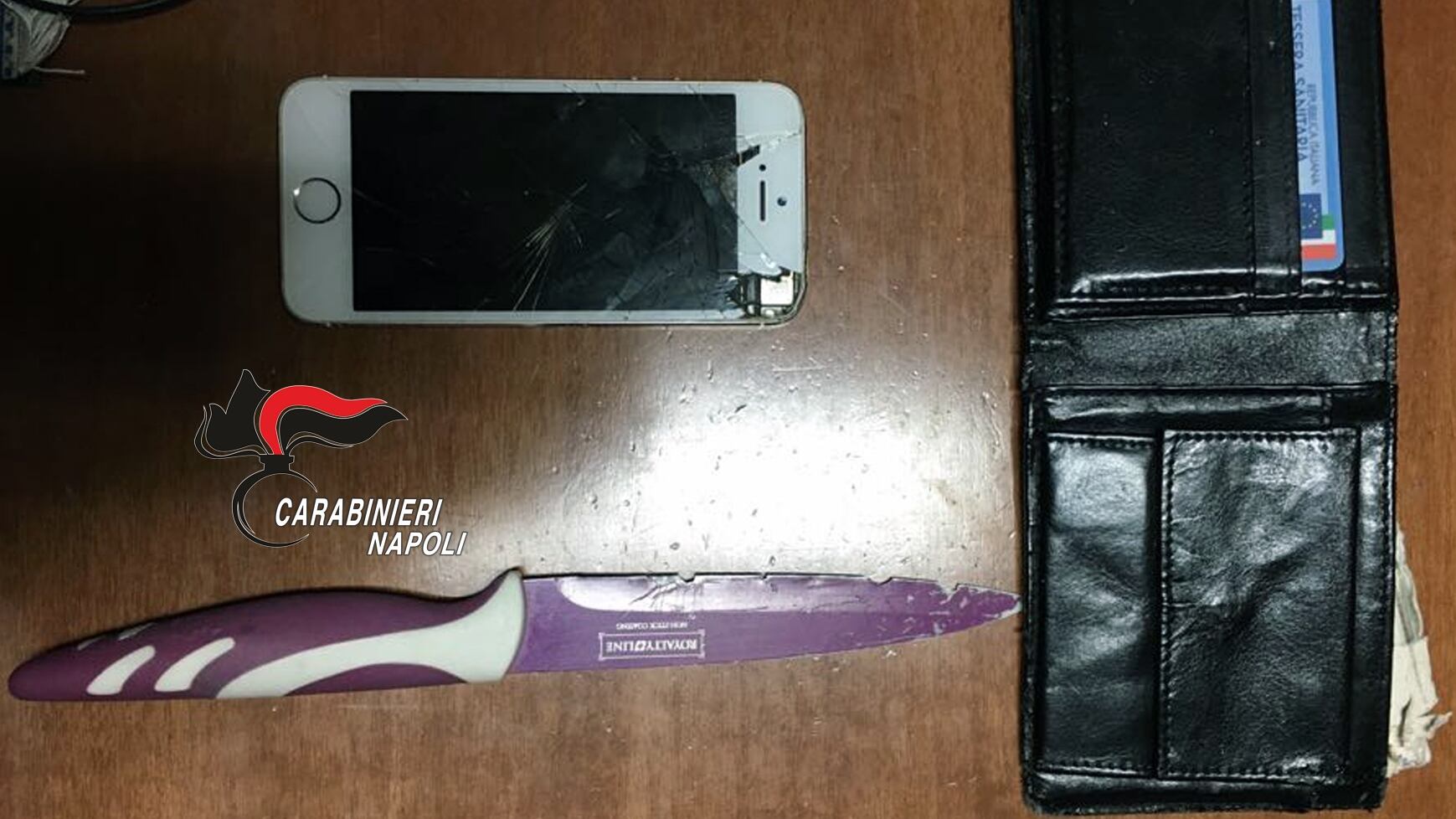 Armato di coltello rapina un 16enne, arrestato