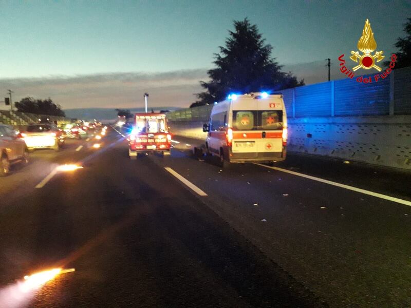 Milano, soccorsi sulla A8 per incidente stradale 3