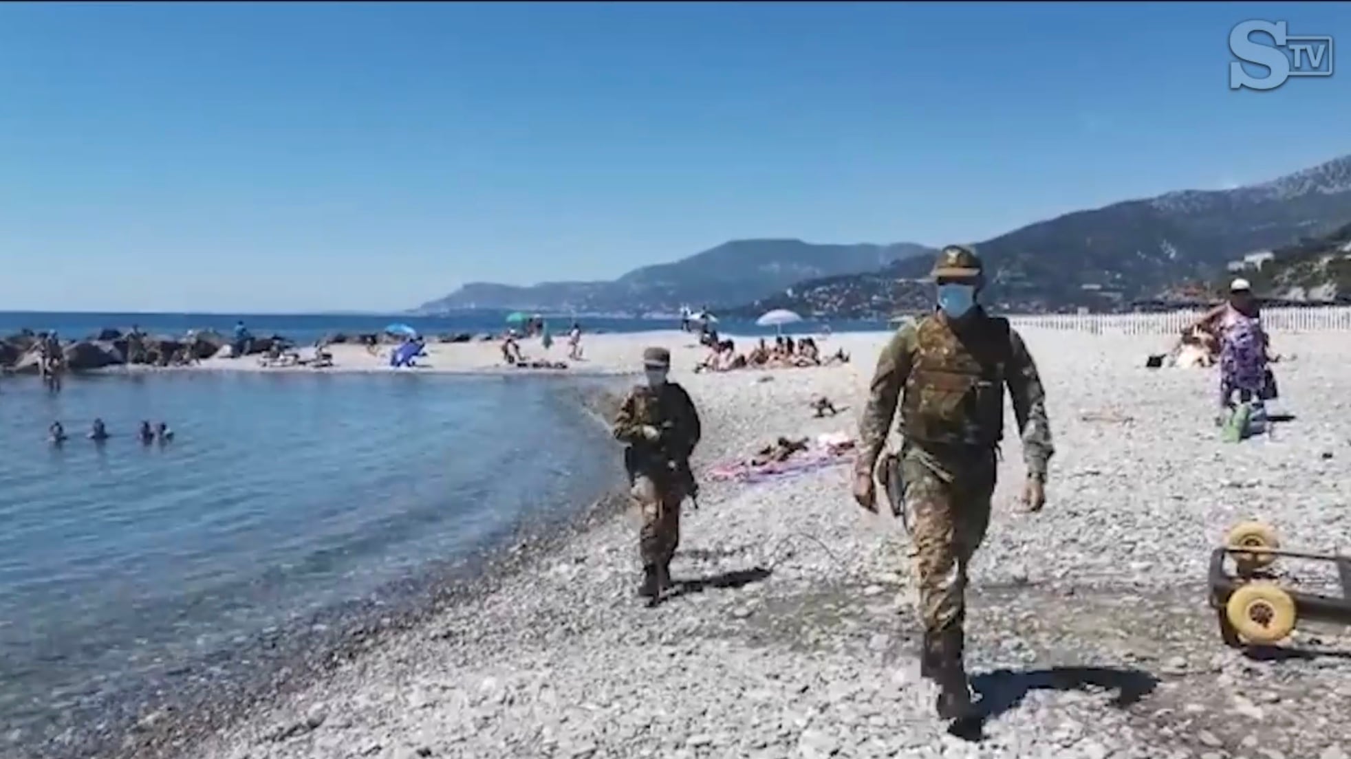 La verità sui militari in spiaggia