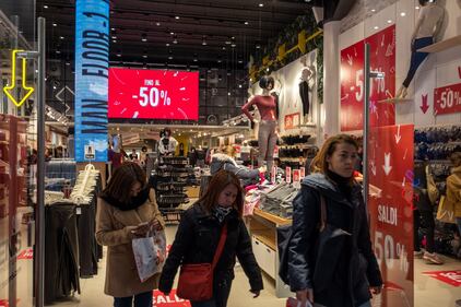 Milano, primo giorno di saldi  2