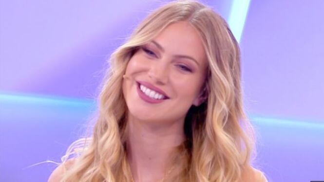 Isola dei Famosi, Taylor Mega è (ancora) senza freni: "Io e il mio fidanzato lo facciamo 5 volte al giorno"