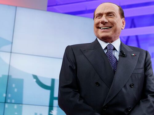 Berlusconi: "Secondo i sondaggi ci stiamo avvicinando al Pd, siamo in corsia di sorpasso"
