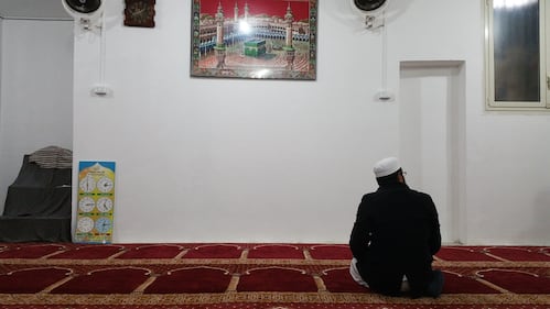Continua la protesta dei musulmani contro la chiusura delle moschee 11