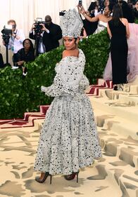 Met Gala 18: Rihanna con la mitra e Madonna con la veletta 4