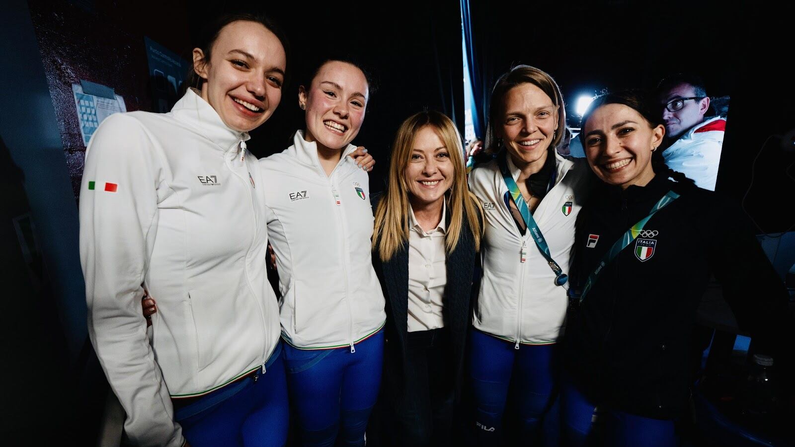 Arianna Fontana e Giorgia Meloni, la notte dell’argento: tra record, applausi e la promessa della "tutina"