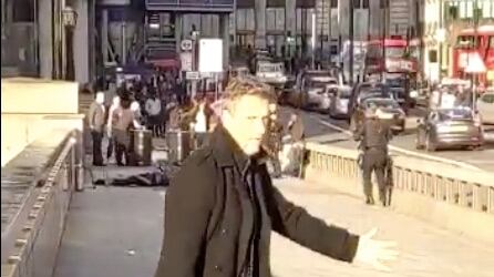 Attacco sul London Bridge, il passante misterioso che ha disarmato l'assalitore