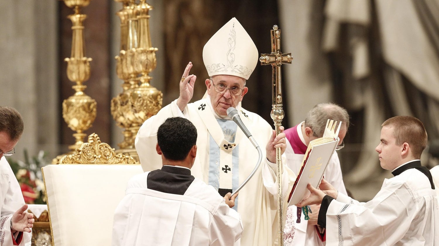Papa Francesco: "Ingiustizia e violenza feriscono ogni giorno l'umanità"