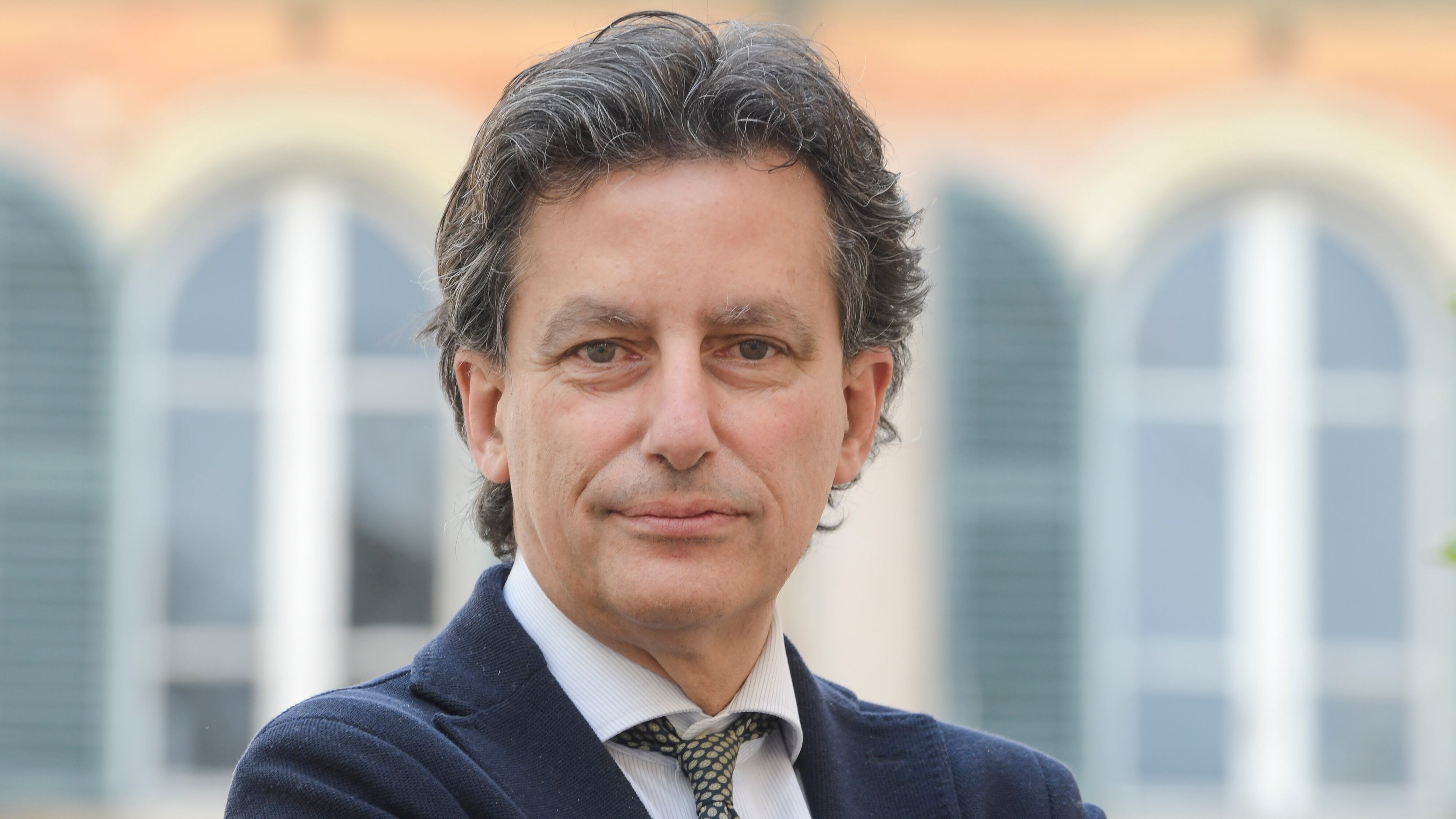 La toga rossa che tifa per le Ong