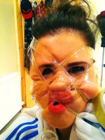 "Sellotape Selfie", quando i selfie si fanno "scocciati" 6