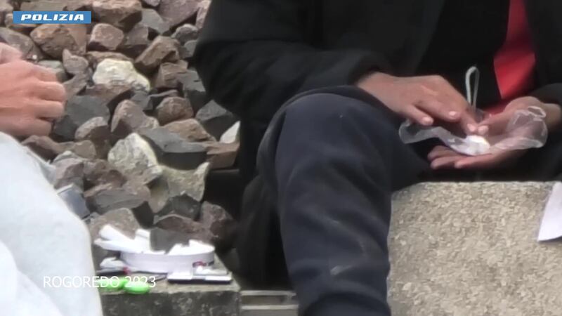 Operazione antidroga a Rogoredo: la polizia ferma un marocchino 2