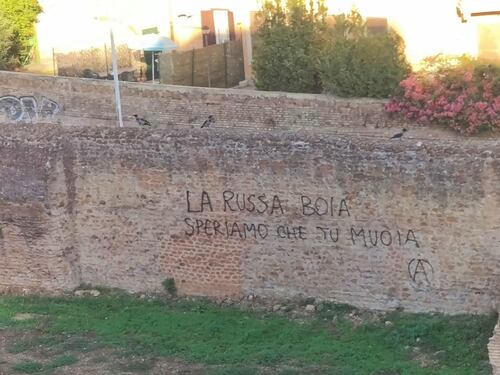 Ancora scritte contro La Russa: "Speriamo tu muoia"