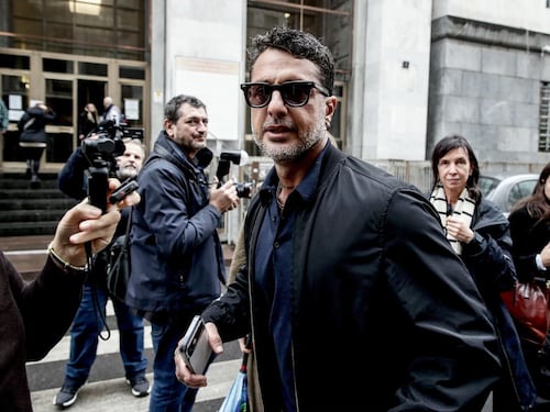 Fabrizio Corona aggredito sotto casa da sei uomini: “Era una spedizione punitiva”