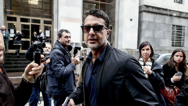 Fabrizio Corona aggredito sotto casa da sei uomini: “Era una spedizione punitiva”