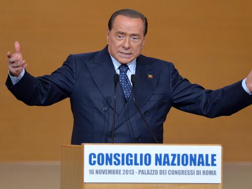 Berlusconi ai giovani: "Serve linfa nuova, un trust di cervelli"