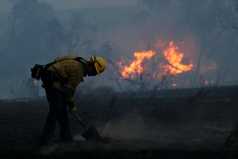 La California brucia: proclamato lo stato di emergenza 2