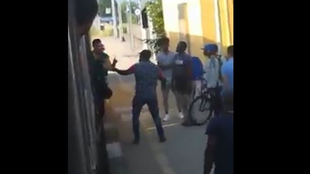 Sul treno ma senza il biglietto: immigrato sputa sul controllore