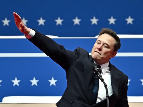 La verità sul "saluto romano" di Musk, la bufala delle deportazioni e Trump: quindi, oggi...