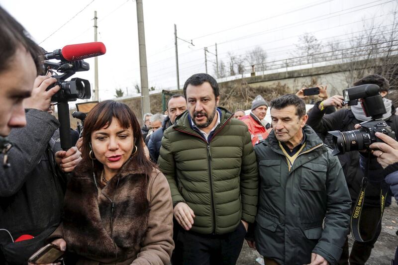 Torino, Salvini circondato dai bambini rom 14