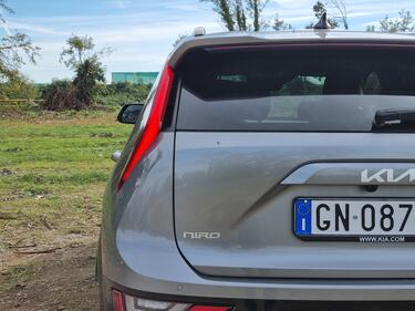 Kia Niro EV 2024: guarda la gallery del crossover elettrico. Tanta autonomia e spazio a bordo 10