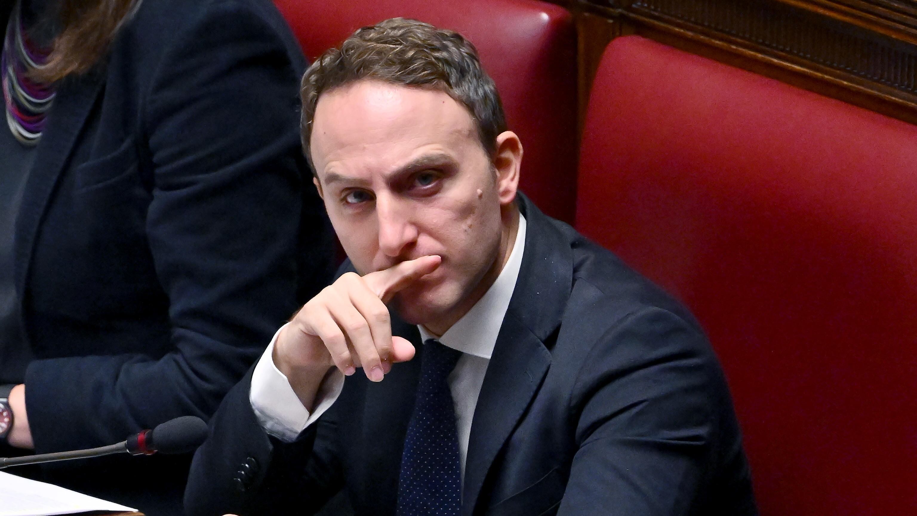 "Vendetta trasversale". De Luca viene silurato e nel Pd volano gli stracci