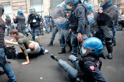 Roma, presidio davanti alla sede della CGIL di Corso d'Italia 4