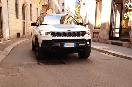 Jeep Compass 4XE, guarda tutte le foto della nostra prova 14