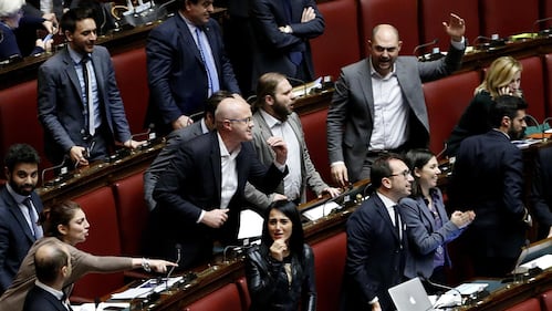 La protesta in aula dei 5 Stelle 4