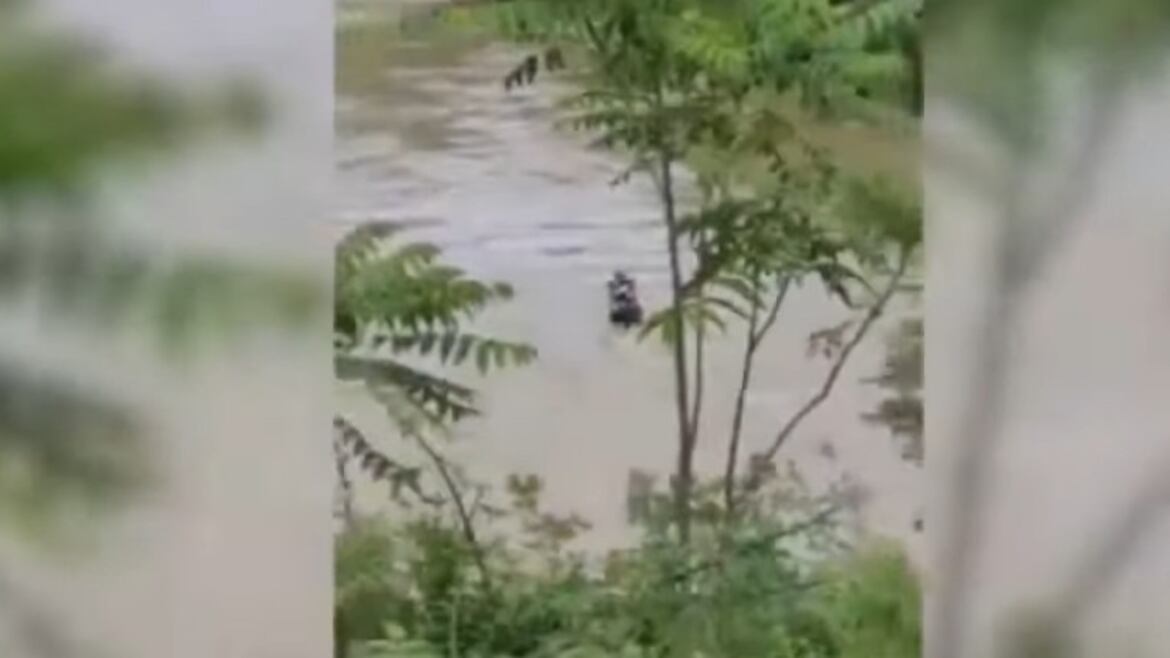 Abbraccio nella piena: dispersi 3 ragazzi