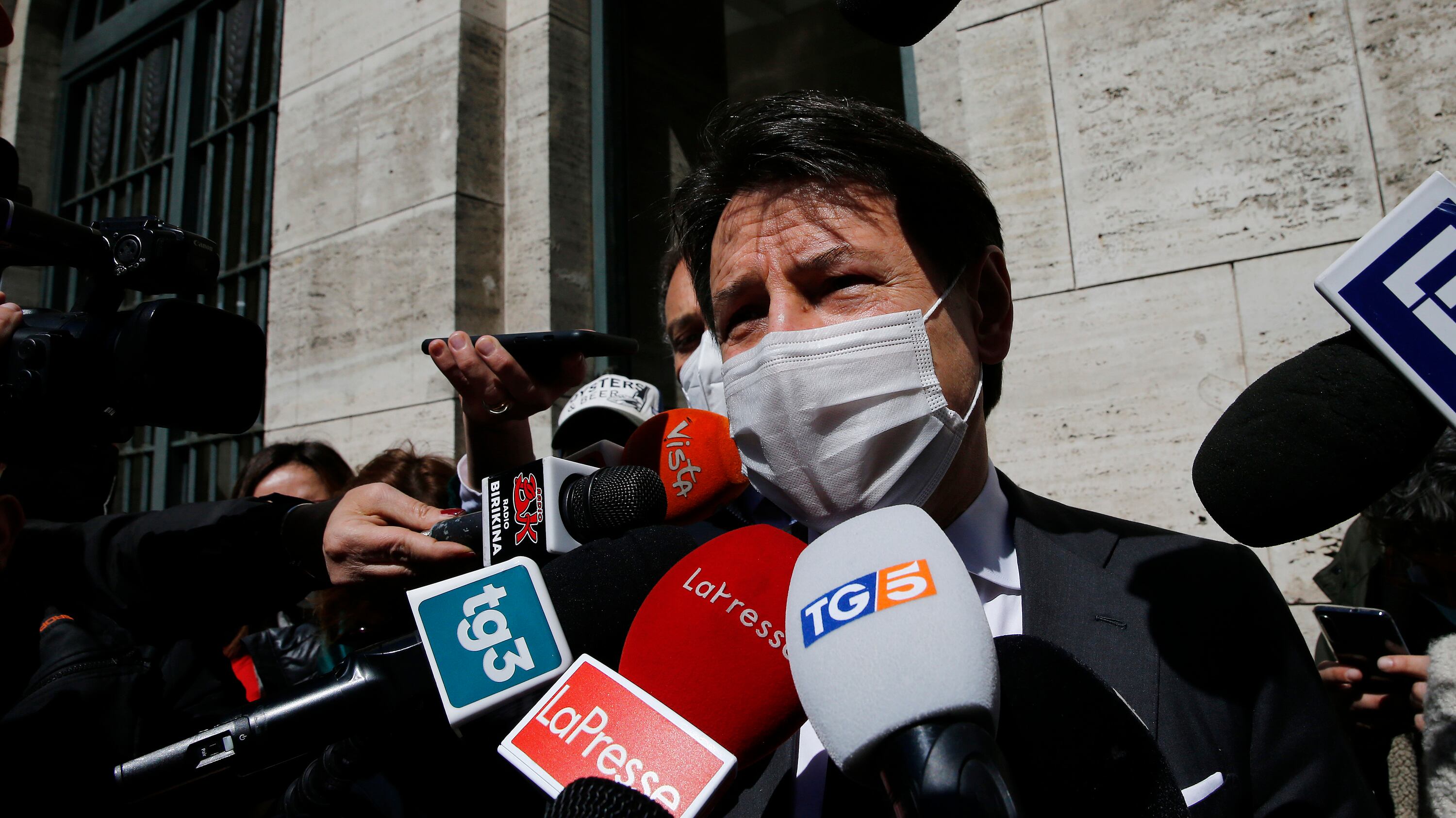 Conte al debutto tace sui due mandati