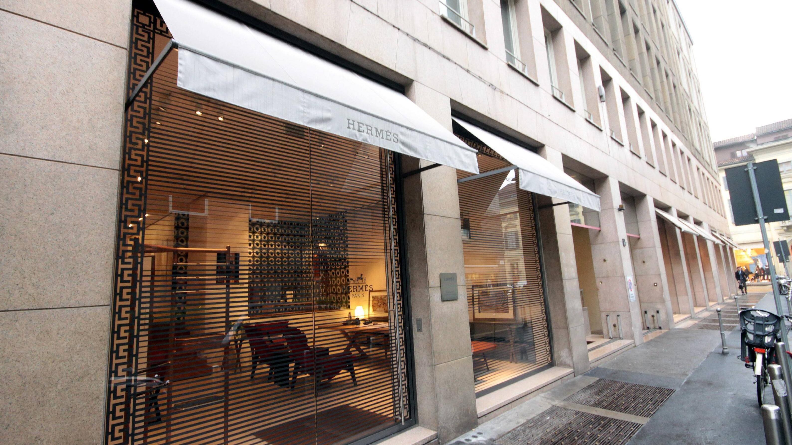 Abiti e arredi rubati, colpo da Hermès