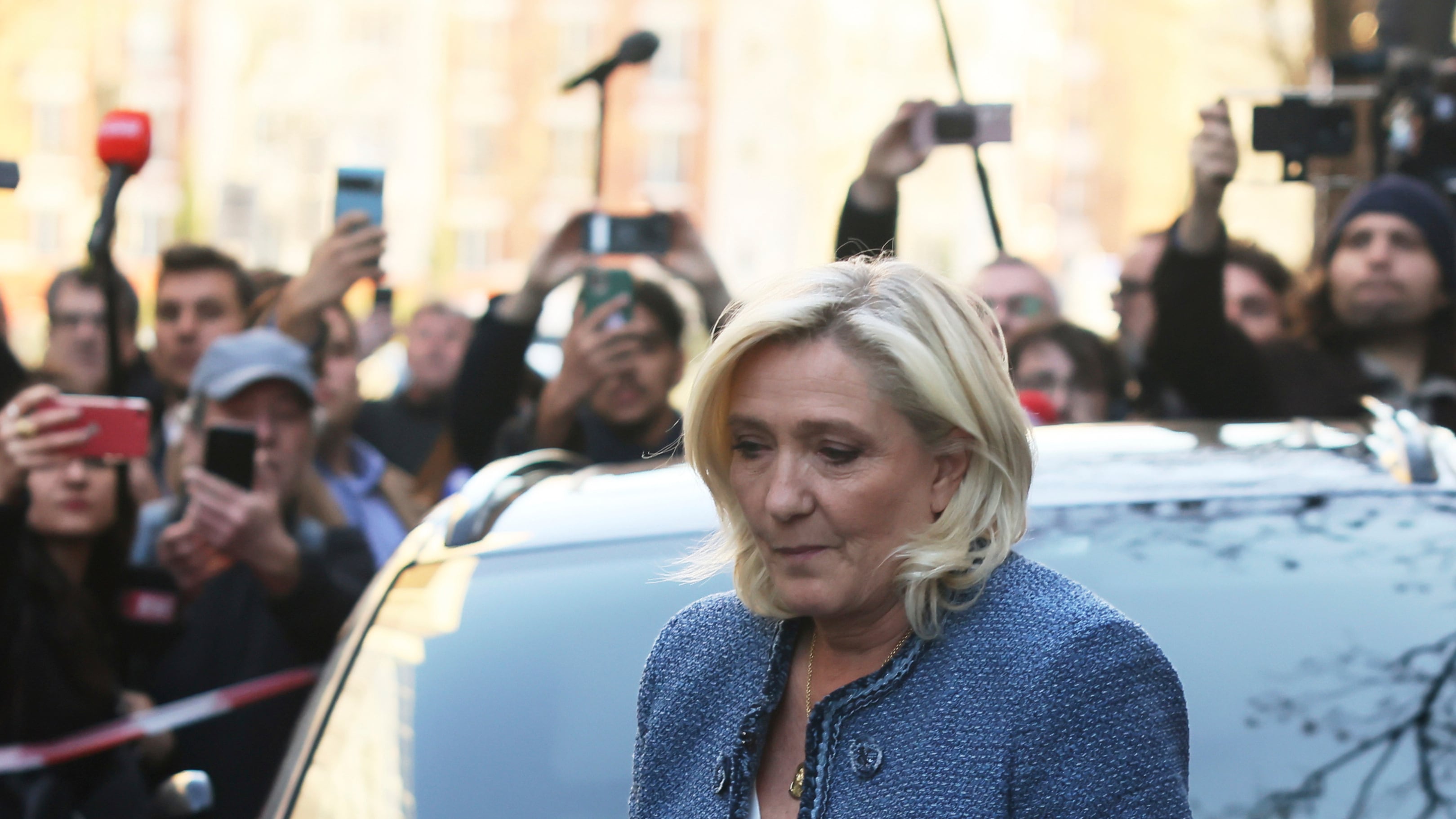 Le Pen condannata e ineleggibile. "Sentenza politica da regime"