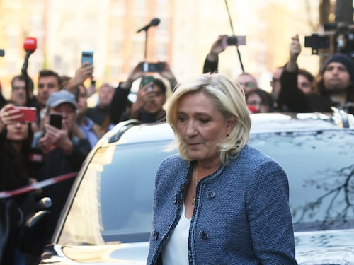 Le Pen condannata e ineleggibile. "Sentenza politica da regime"