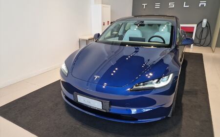Tesla Model 3 restyling, guarda tutte le immagini 15