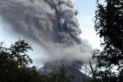 Spettacolare eruzione a Sumatra 5