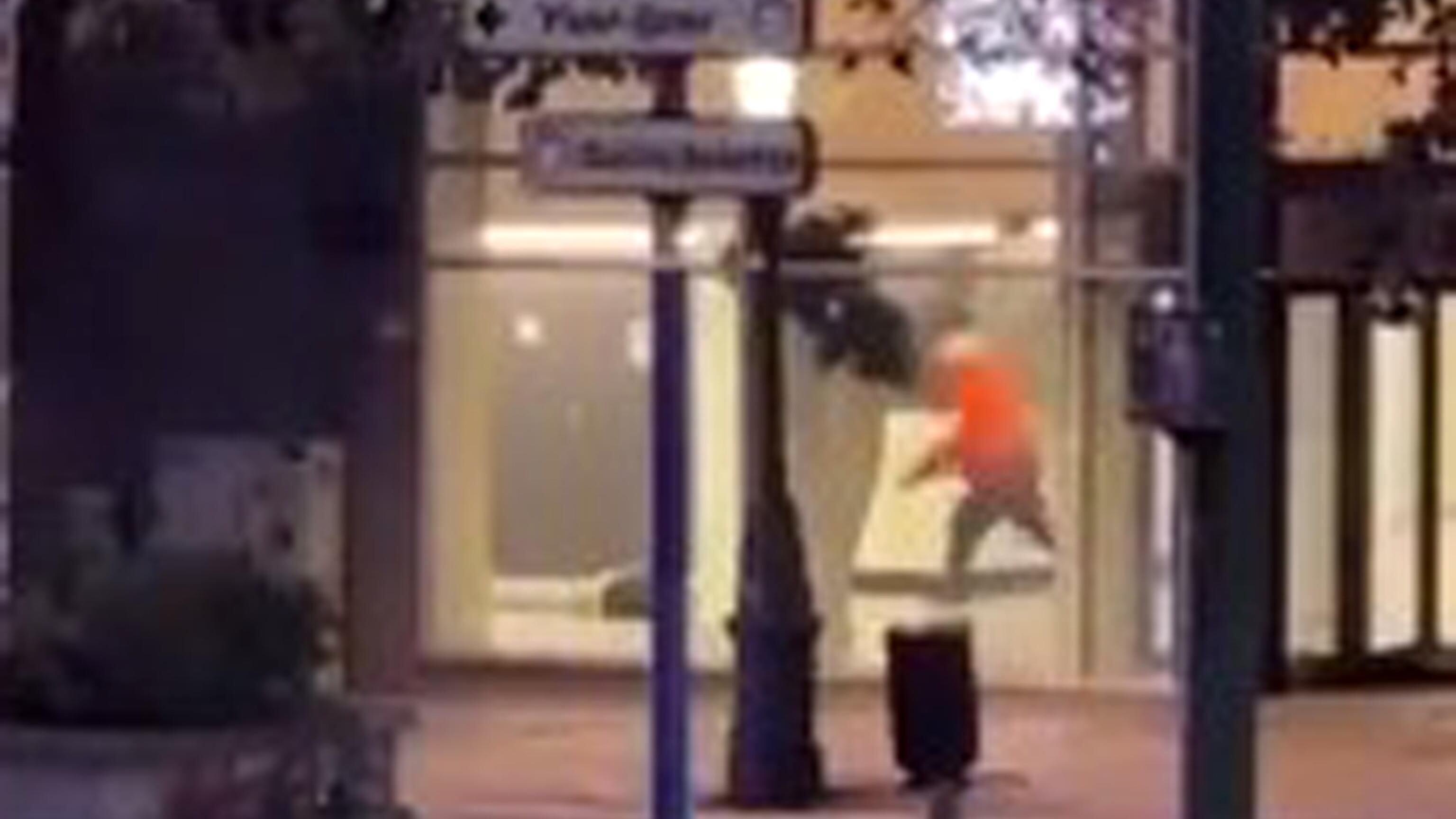 Grida "Allah akbar" e fa strage a Bruxelles. "Vendetta dell'Isis". Il killer in fuga ha vissuto a Bologna