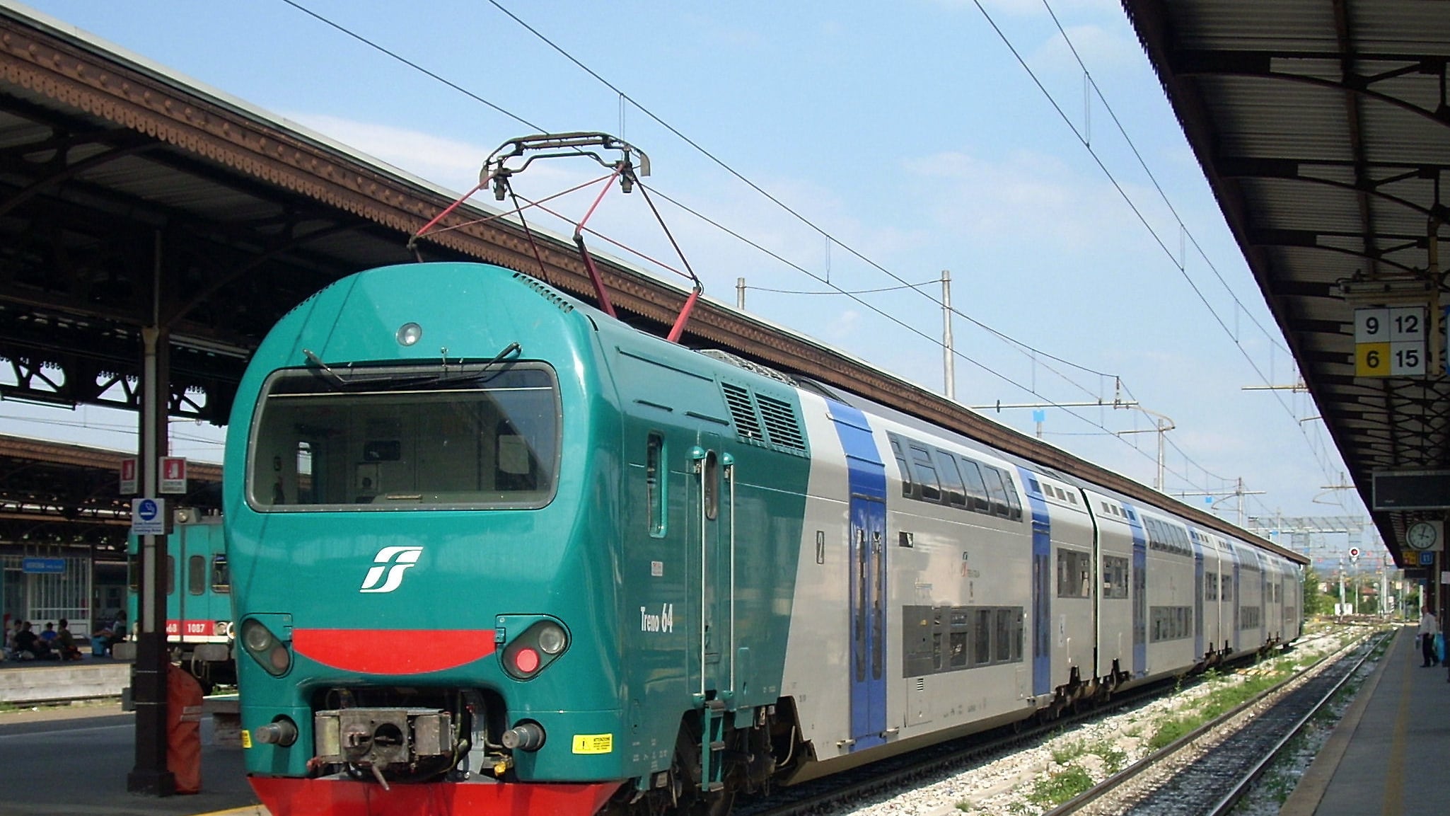 Marocchino aggredisce pendolare dopo una rapina: arrestato