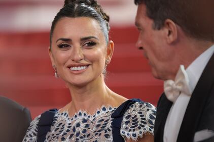 Penelope Cruz, bellissima, incanta il Festival 8