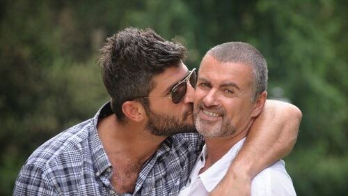 Arrestato l'ex fidanzato di George Michael mentre distruggeva la casa del cantante