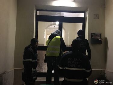 L'appartamento dei migranti tra muffa, blatte e odori cattivi 3