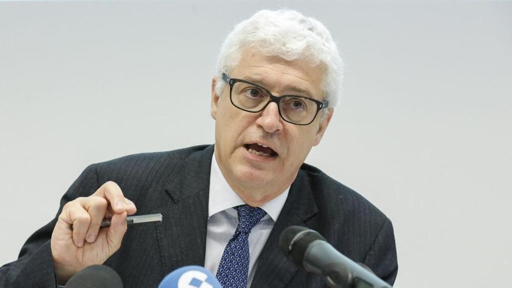 La Ue taglia un altro italiano: Renzi china il capo e sta zitto