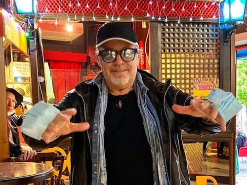 Vasco Rossi: "Io la mascherina la metto anche sulle mani. Gli altri vadano a farsi fo..."